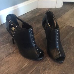 Simply Vera, Vera Wang 6.5 Black Studded Heels
